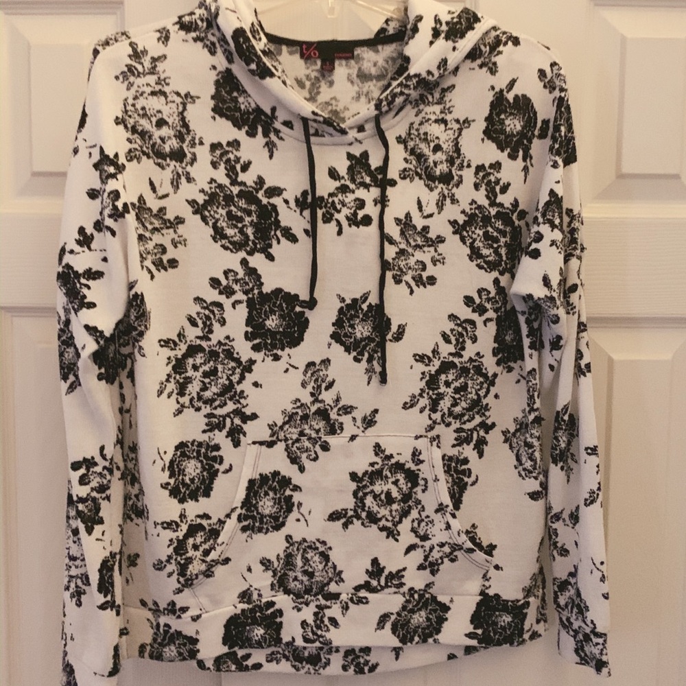 White Long sleeved shirt